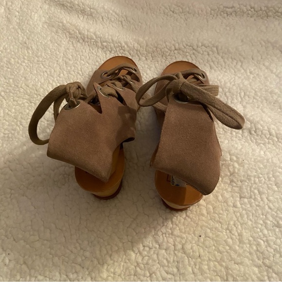 Dolce Vita Lei Brown Tan Suede Wedge Grommet Lace-Up Ankle Wrap Sandals - Picture 4 of 6